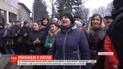 У Тернопільській області люди перекрили блоками дорогу до санаторію, де можуть ізолювати евакуйованих українців