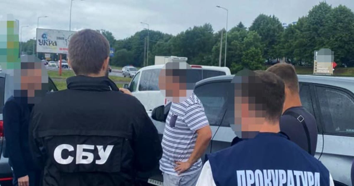 СБУ спіймала "на гарячому" жителя Львівщини, який нелегально переправляв чоловіків за кордон: фото