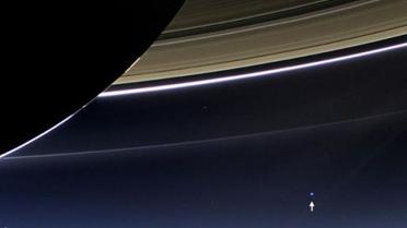 Земля крізь кільця Сатурна_3 / © NASA
