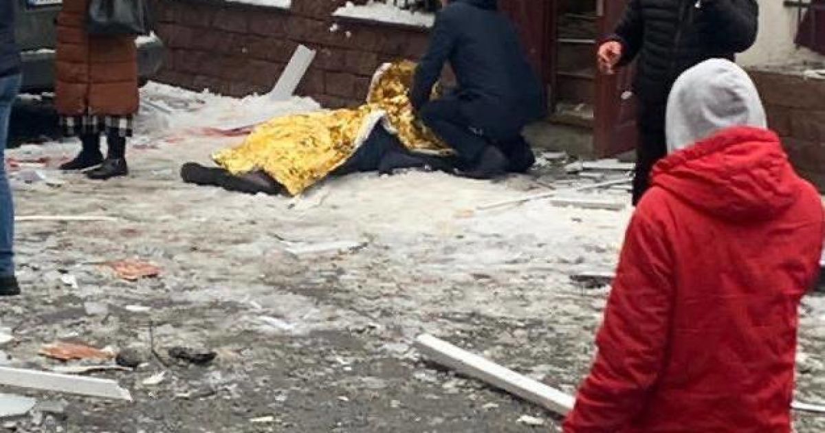 Российская ракета попала в многоэтажку в Киевской области, начался пожар (фото)