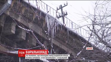 У Дніпрі через падіння буруль перехожий отримав травму голови