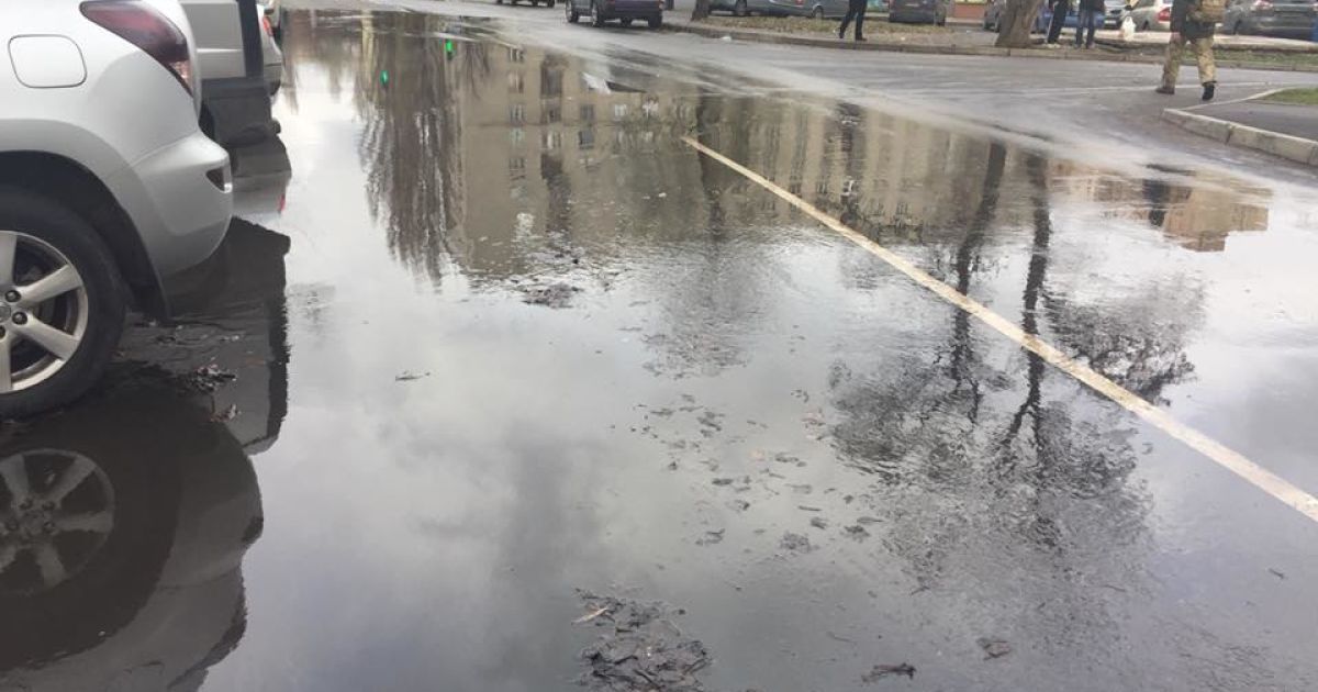 прорив труби на Відрадному_3 / © Оксана Куринная / Facebook