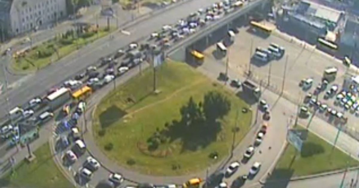 Автомобильные пробки между Святошино и Нивками в Киеве / © Видеопробки