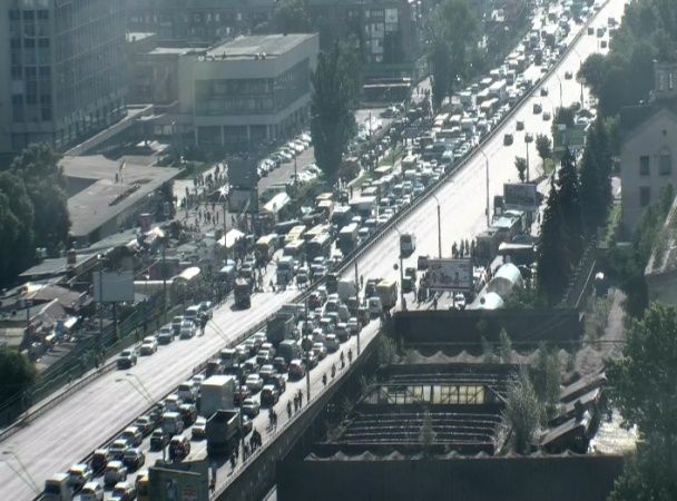 Автомобильные пробки между Святошино и Нивками в Киеве / © Видеопробки