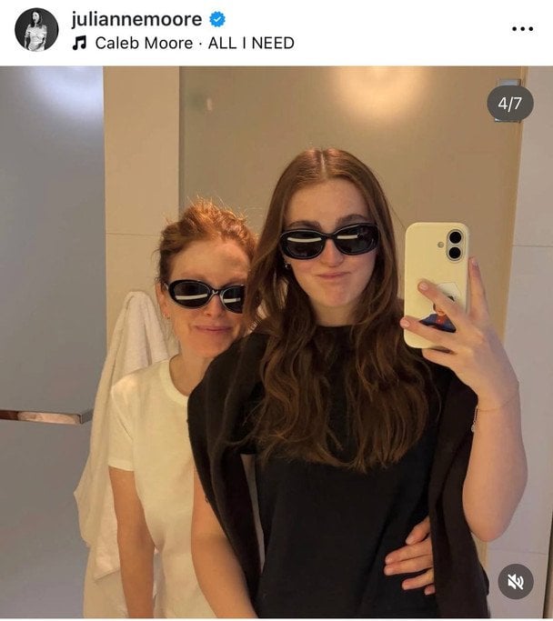 Джуліанна Мур із донькою