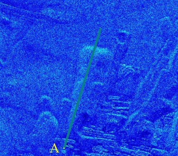 Предварительное сканирование зафиксировало сооружение, которое, кажется, отражает Большой Сфинкс. Исследователи считают, что второй сфинкс скрывается под песком недалеко от этого культового сооружения.