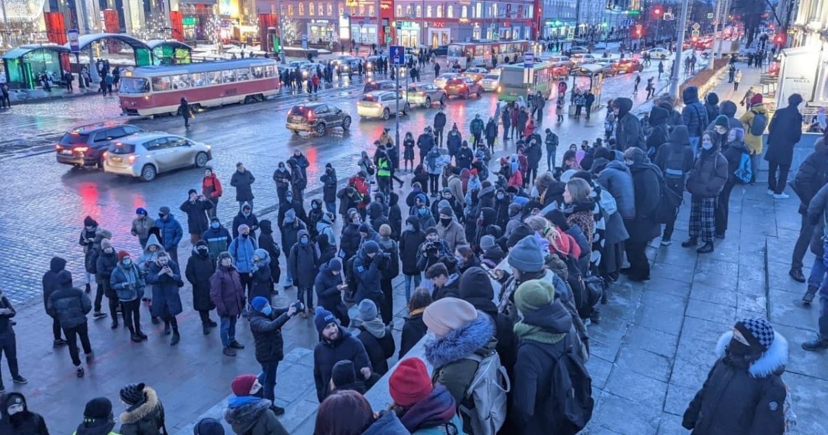 У Росії відбуваються антивоєнні мітинги: силовики почали затримання