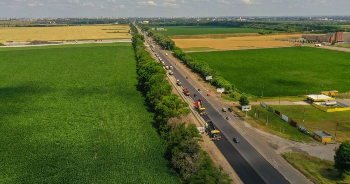 "Покажемо ворогу, що на цій землі його не чекають": Мінінфраструктури анонсувало третій сезон "Великого будівництва" 