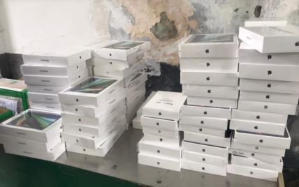 Украинец пытался тайно завести из Польши сотни IPhone и планшетов, а также тысячу наушников