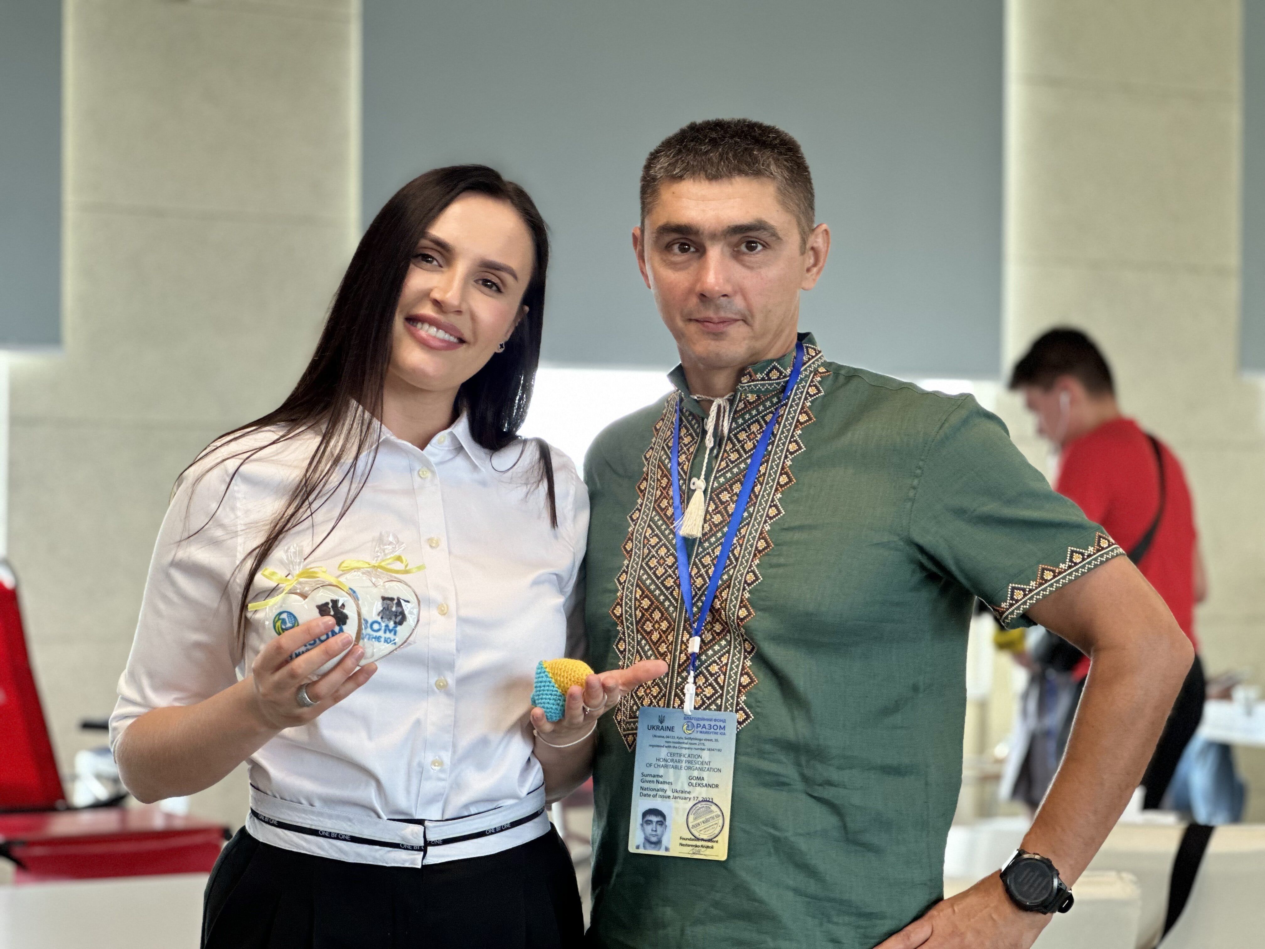 Украинские звезды сдали кровь для военных / © 