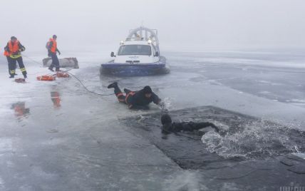 Провалився під лід: у Львівській області в ополонці потонув чоловік