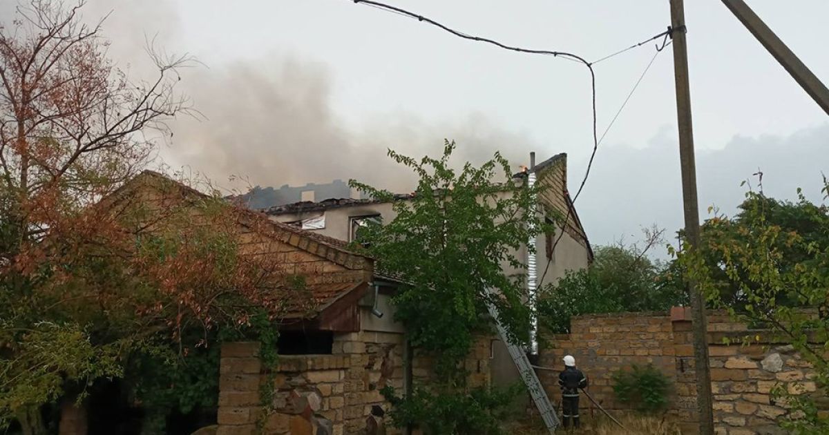 Росіяни обстріляли села Миколаївської області: поранено людину, пошкоджено багато будинків (фото)