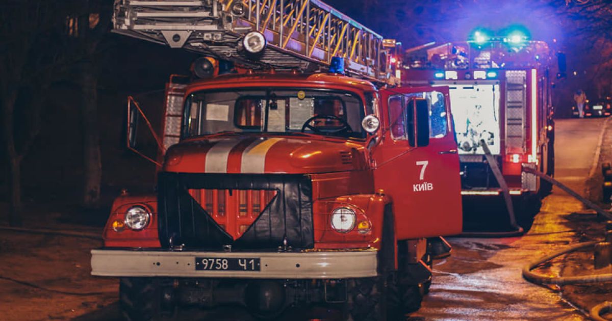 пожежа на Виноградарі_1 / © ГУ ГСЧС в Киеве