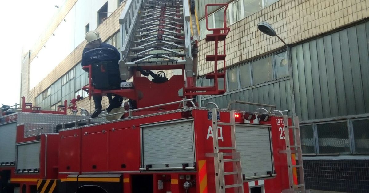пожежа на заводі в Києві_1 / © Управление ГСЧС Киева