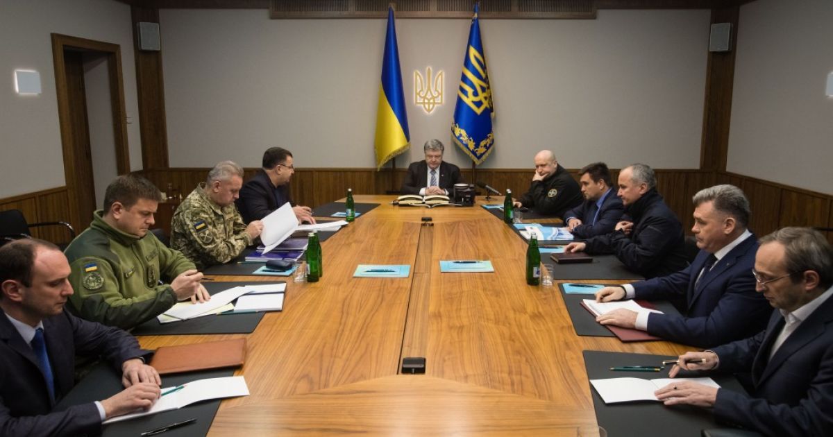 Російські танки перетнули кордон України – Порошенко скликав Воєнний кабінет