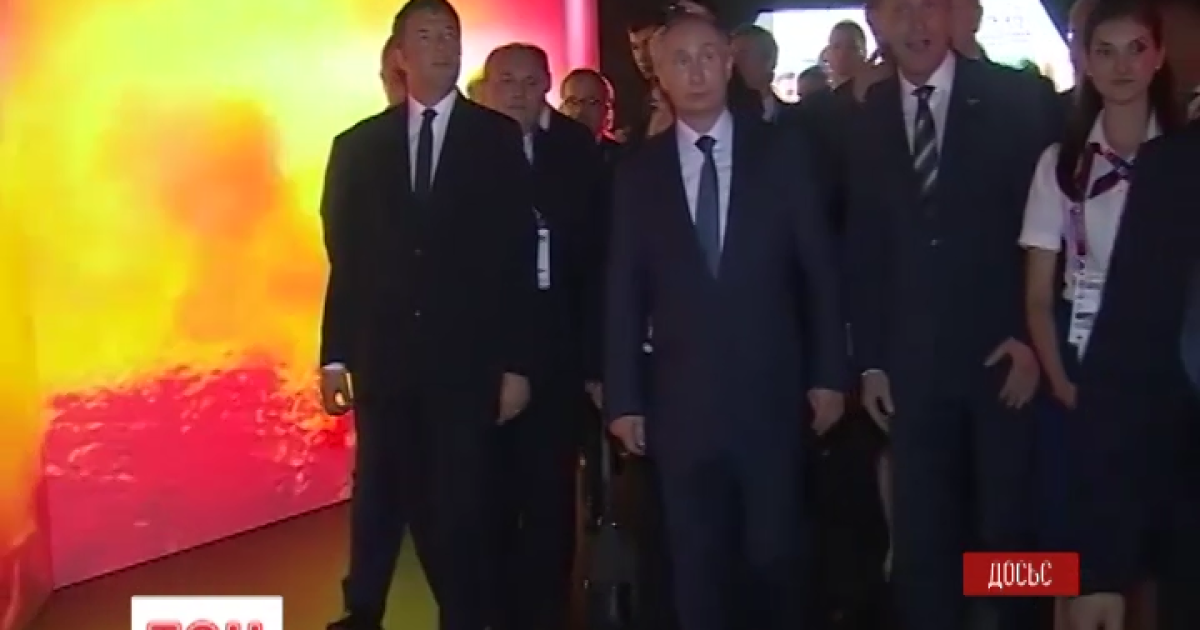 На международной выставке Путин хвастался перед иностранными чиновниками