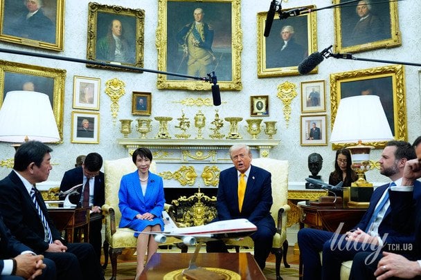 Президент Дональд Трамп під час зустрічі з прем’єр-міністеркою Японії Санае Такаїчі / © Associated Press