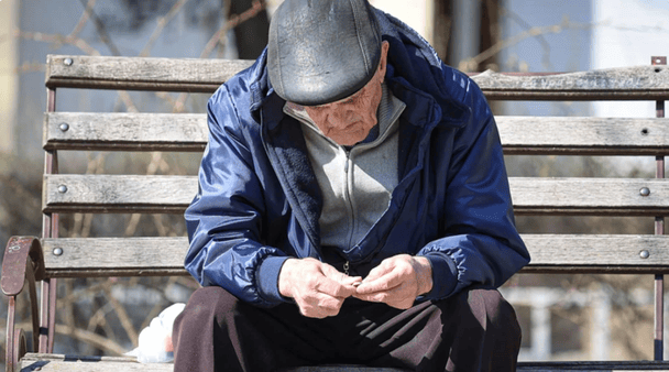 Деякі українці можуть втратити пенсію вже 2026 року: як цього уникнути