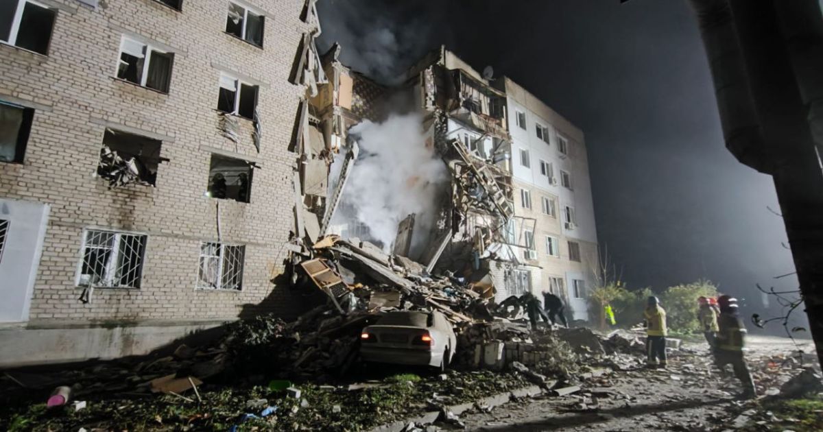 Російські війська обстріляли житловий будинок у Миколаєві