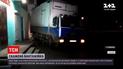 В Днепре водитель тяжеловоза снес трубу теплотрассы и врезался в балкон жилого дома | Новости Украины