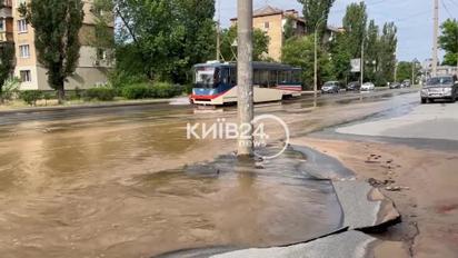 У Києві прорвало трубопровід 