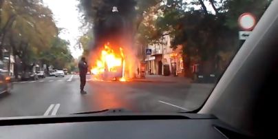У центрі Одеси вщент згоріла маршрутка