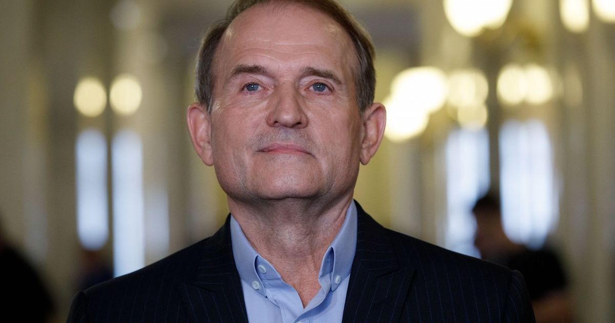 Шубохранилище и церковь рядом с баром: журналисты показали роскошное имение Медведчука под Киевом