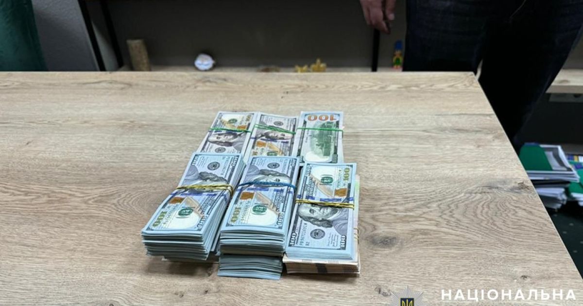 Столичні поліцейські викрили адвоката, який допомагав військовозобов’язаним уникнути мобілізації