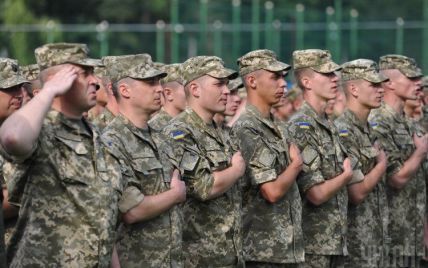 Полторак анонсировал значительное повышение зарплат украинских военных