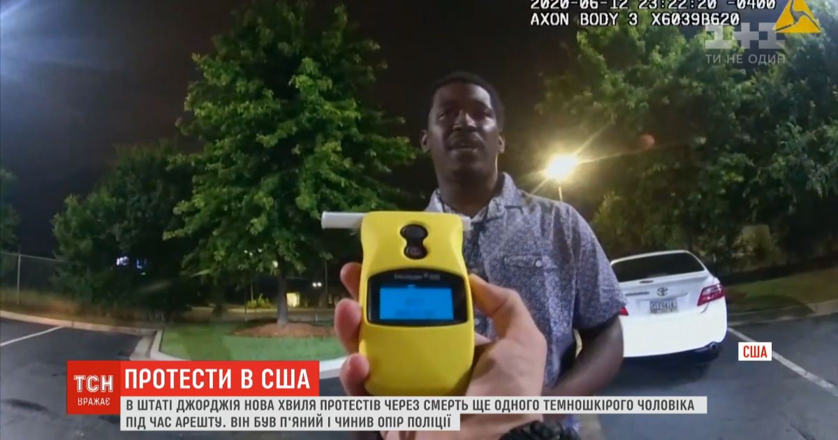Новая вспышка протестов в США: копы при задержании застрелили темнокожего мужчину