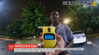 Новая вспышка протестов в США: копы при задержании застрелили темнокожего мужчину