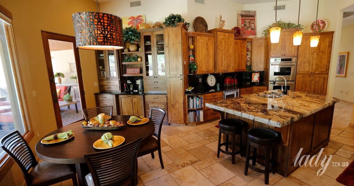 Простір над кухонними шафами - стильні ідеї, як перетворити «незручну зону» на дизайнерську родзинку