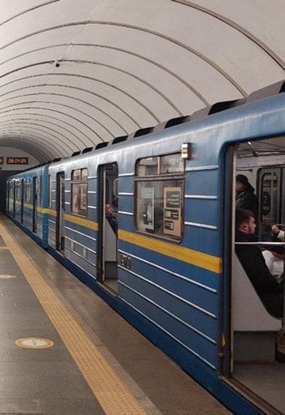 У Києві дитина потрапила під потяг
