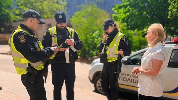 У Кривому Розі депутатка оприлюднила відео, де її 11-річна донька кермує авто