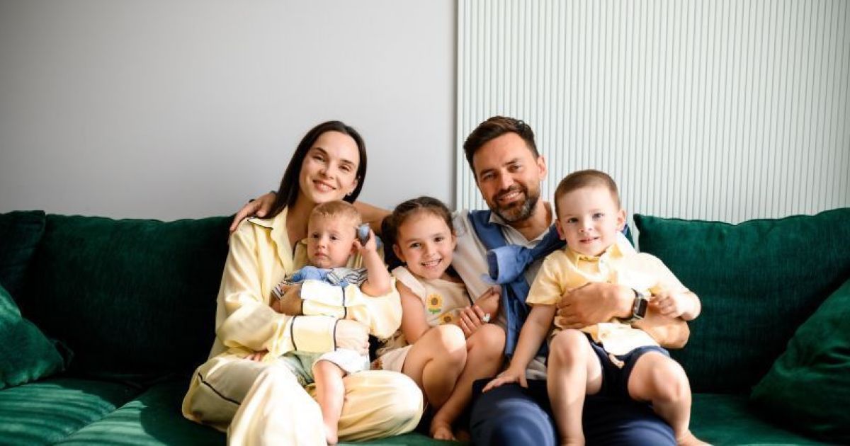 Тимур Мірошниченко з дружиною та дітьми