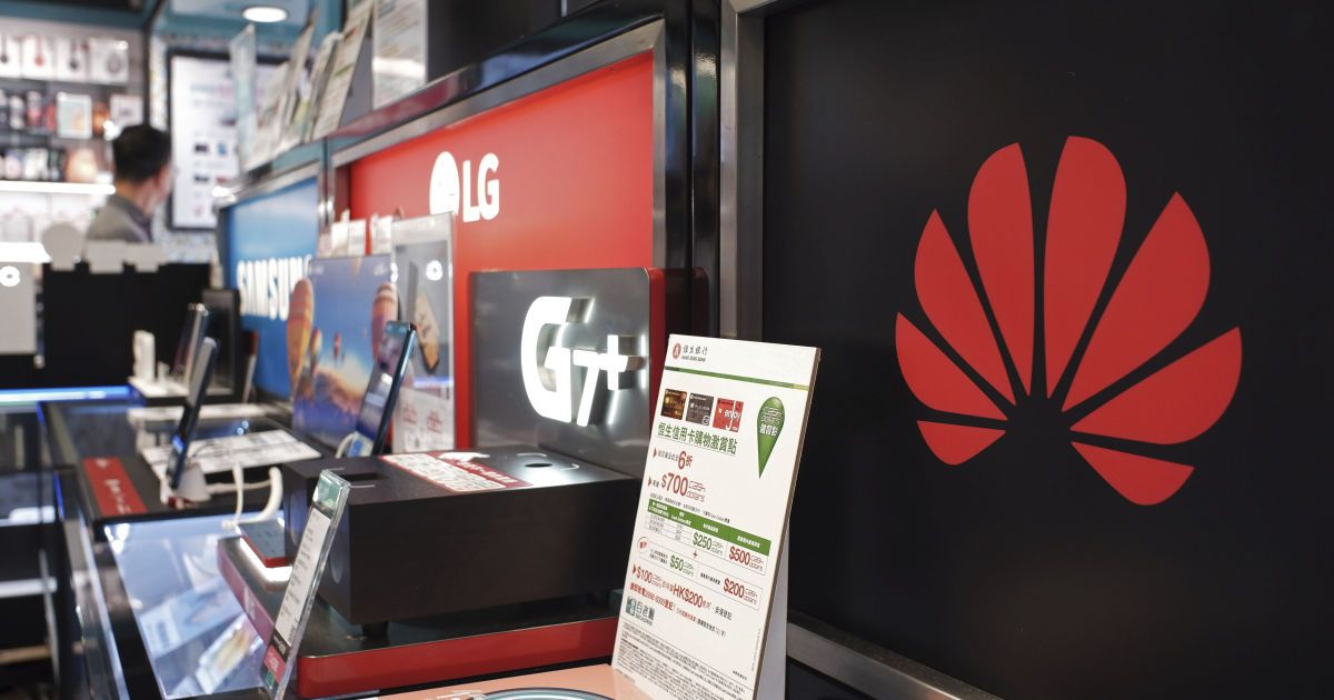 США дозволили Huawei тимчасово відновити роботу в країні