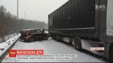 На трассе "Киев - Чоп" в Житомирской области столкнулись 9 автомобилей