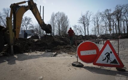 Журналісти з'ясували, хто і як в Україні заробляє на ремонтах доріг