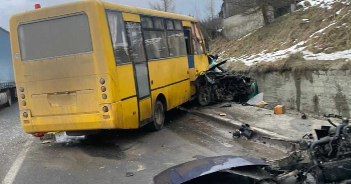 Місце ДТП із пасажирським автобусом