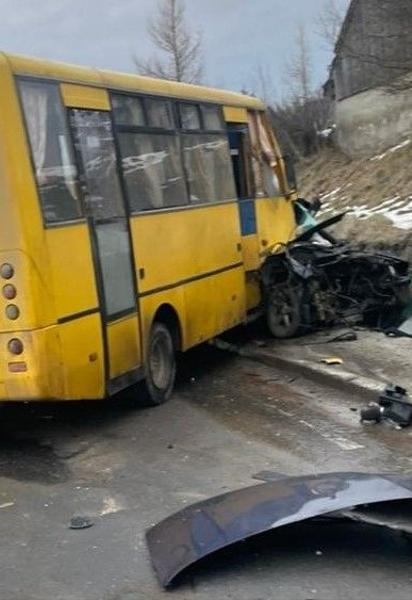 Місце ДТП із пасажирським автобусом