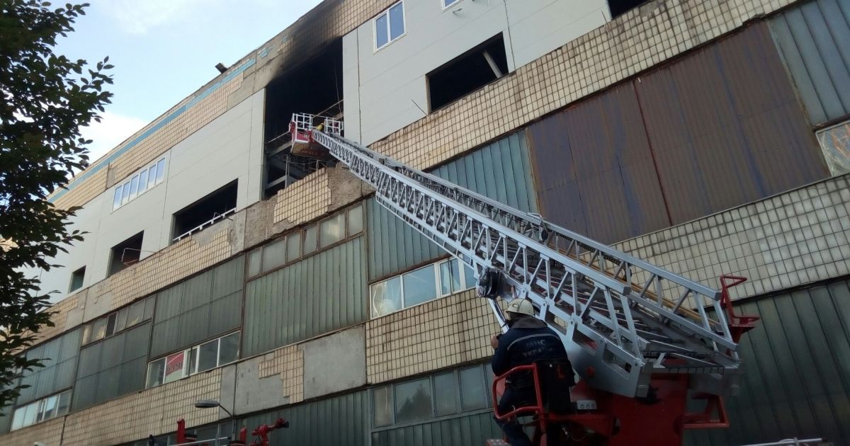 пожежа на заводі в Києві_4 / © Управление ГСЧС Киева