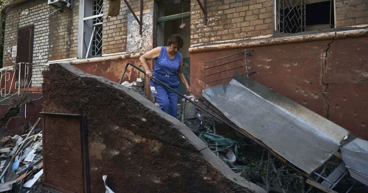 Россия беспощадно обстреливает населенные пункты Донбасса вдоль всей линии фронта (фото)