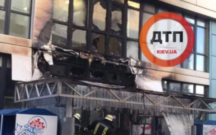 У Києві в приміщенні житлового будинку спалахнув супермаркет: відео