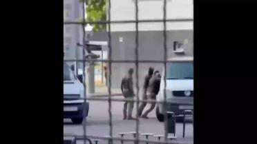 На Закарпатті працівники ТЦК в балаклавах силою затримали чоловіка