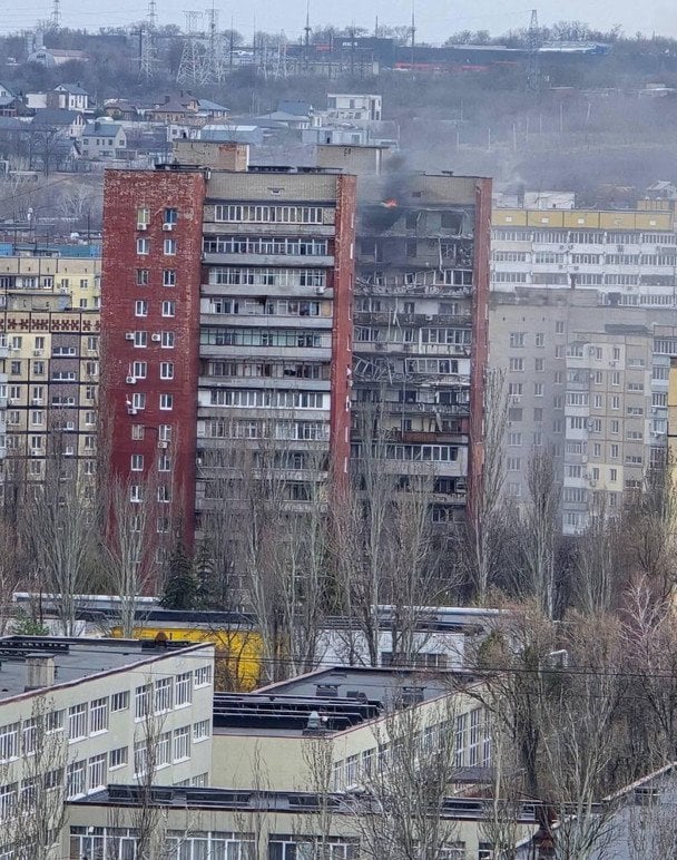 Пошкоджений будинок у Дніпрі. Фото: Дніпро Оперативний.