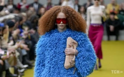 Цветные шубы, прозрачные платья и оверсайз: Дом Gucci представил коллекцию осень-зима 2023-2024