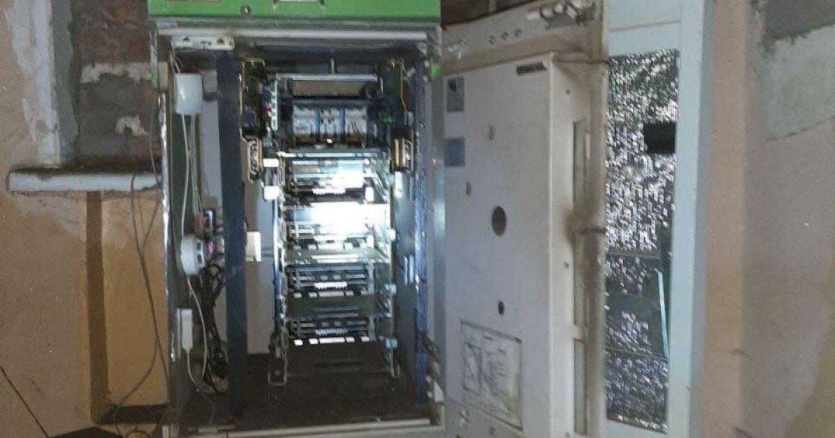 В селе в Черкасской области разбили банкомат и украли из него деньги: фото