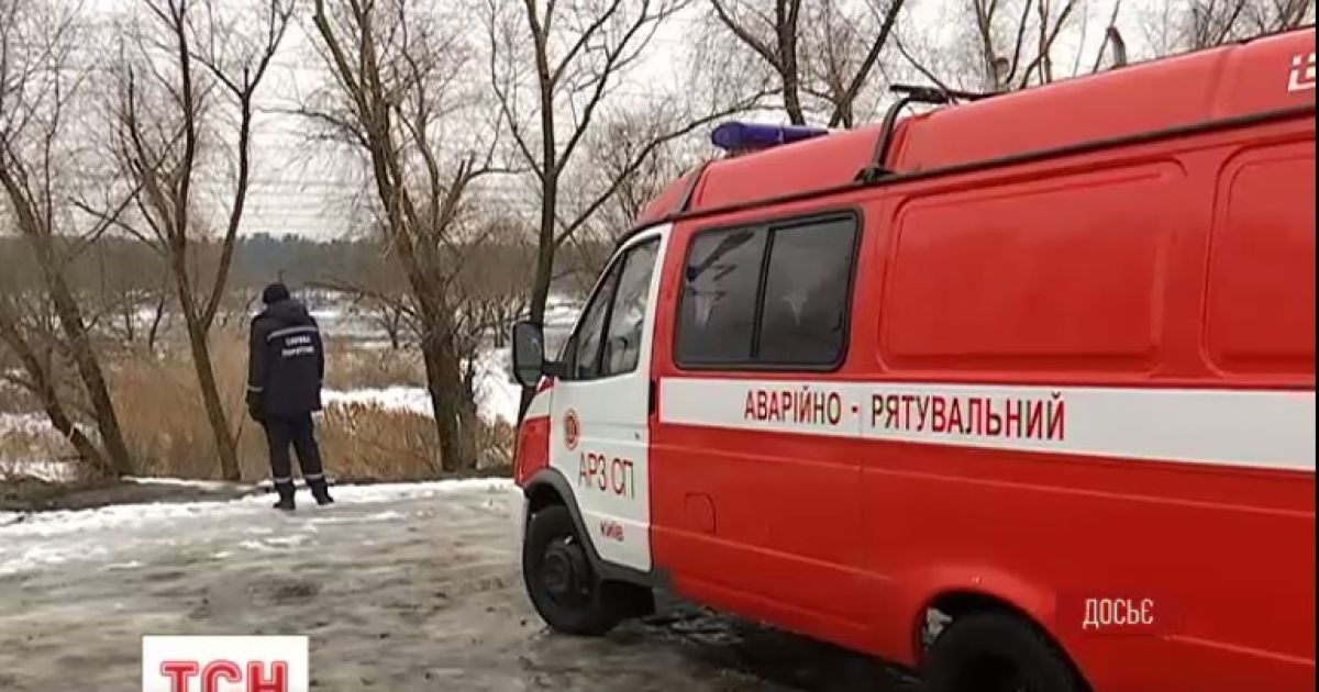 В Кривом Роге дети провалились под лед на реке: один мальчик погиб