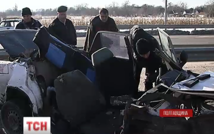 На Полтавщині ВАЗ із п'яними підлітками протаранив вантажівку та пролетів ще 10 метрів
