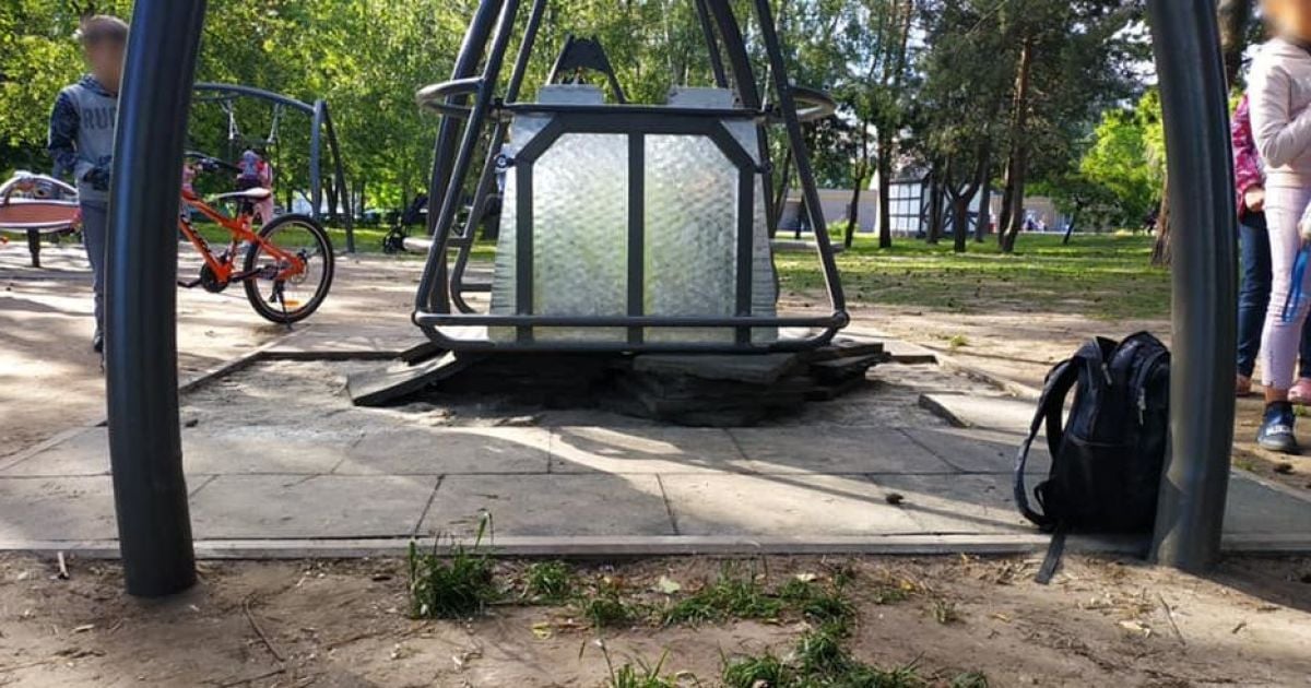 В Броварах 8-летний ребенок упал под металлические качали: девочка в реанимации